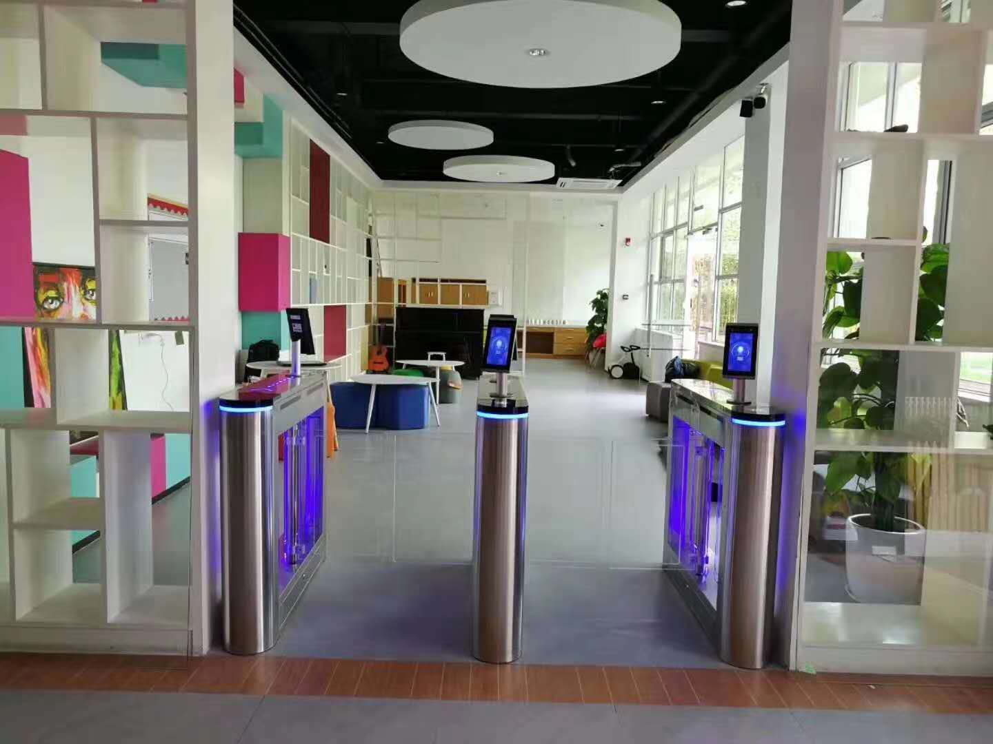 培訓(xùn)機(jī)構(gòu)無(wú)感考勤系統(tǒng)