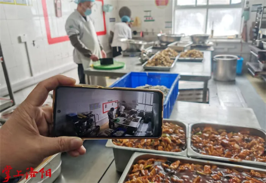 掃碼可看學(xué)校食堂后廚直播！